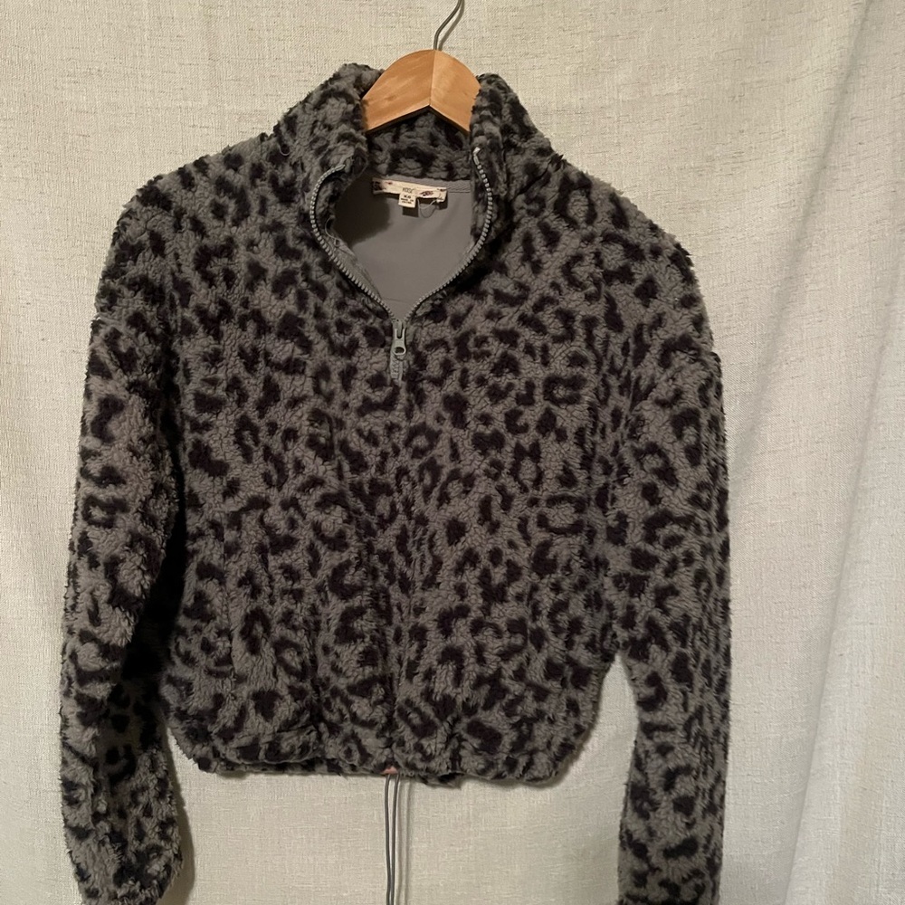 Hippie Rose Grey Cheetah Print Half Zip Size XS